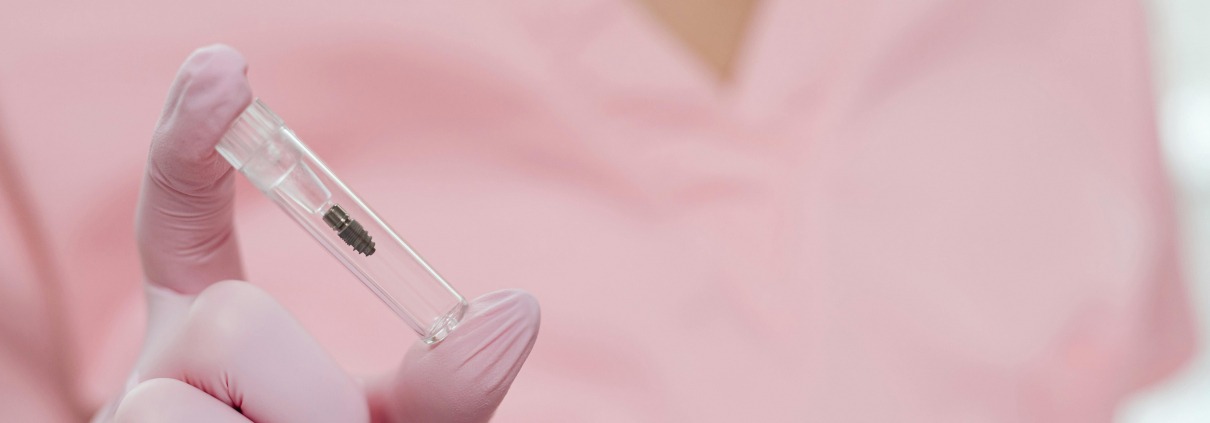Was passiert, wenn ein Implantat verloren geht oder abbricht?
