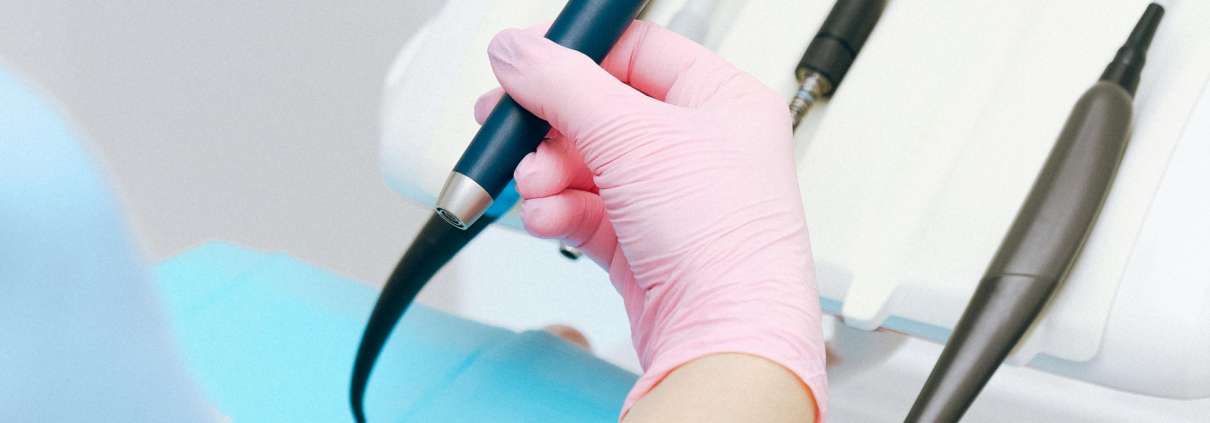 Was ist Periimplantitis? Periimplantitis vorbeugen